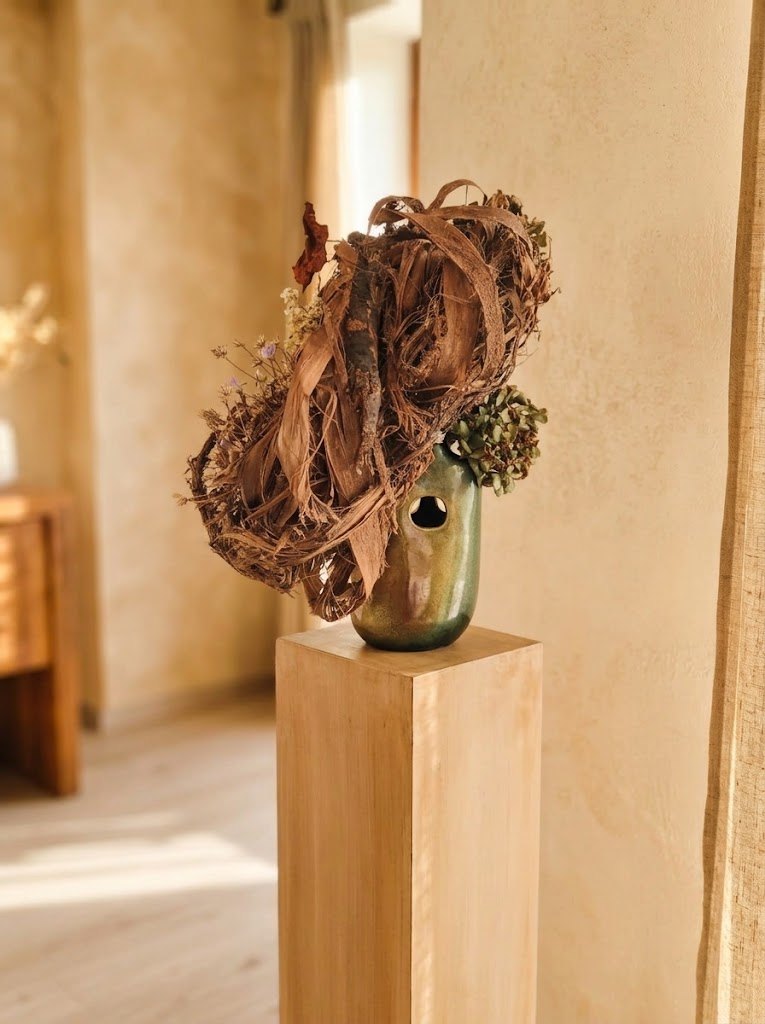 Aranjament ikebana din materiale naturale